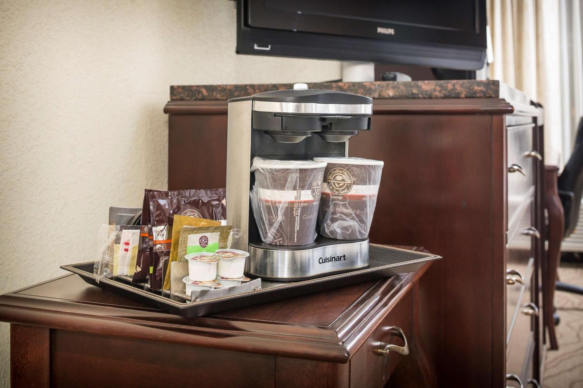 Hotel Doubletree By Hilton Boston-Milford Esterno foto