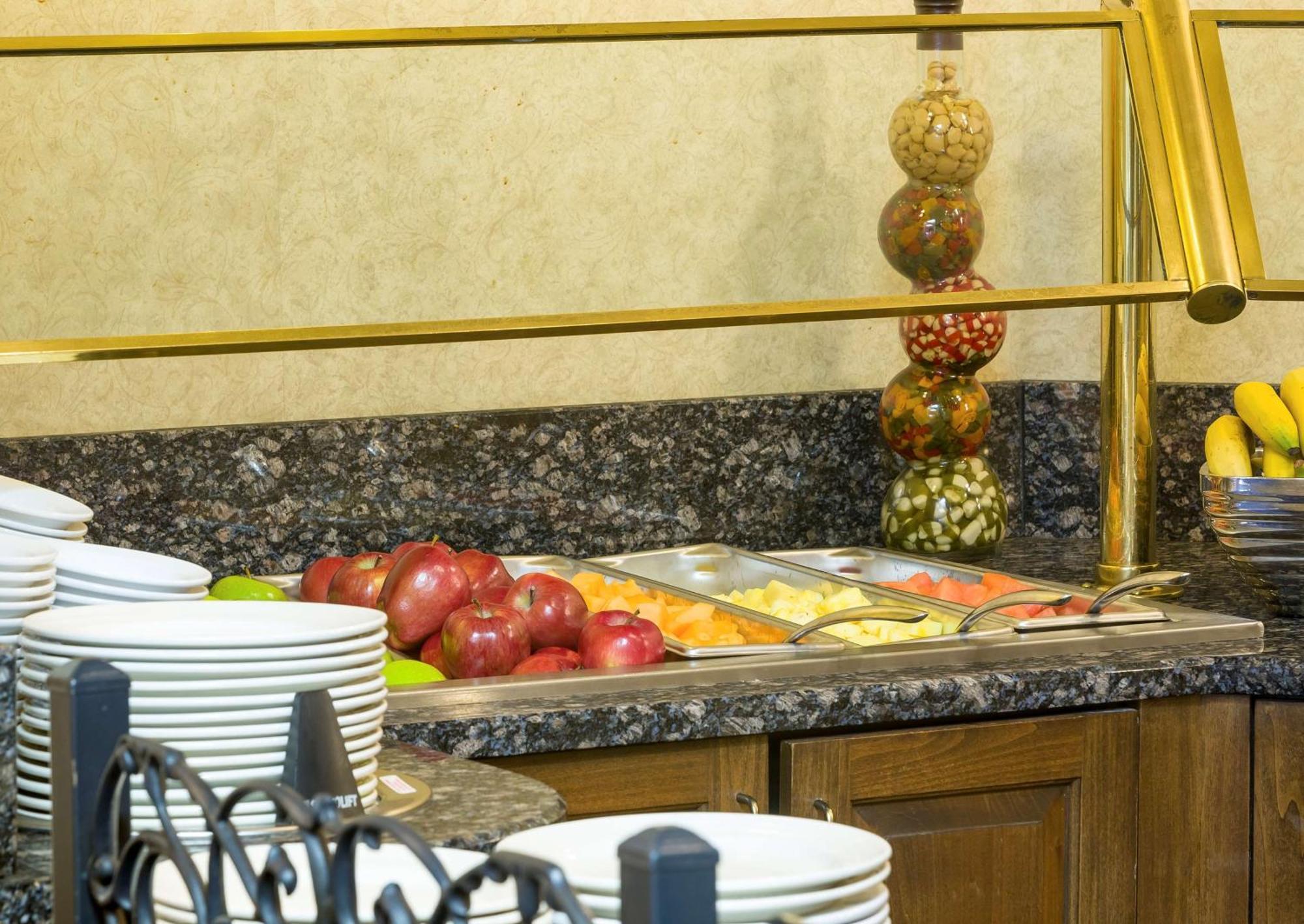 Hotel Doubletree By Hilton Boston-Milford Esterno foto